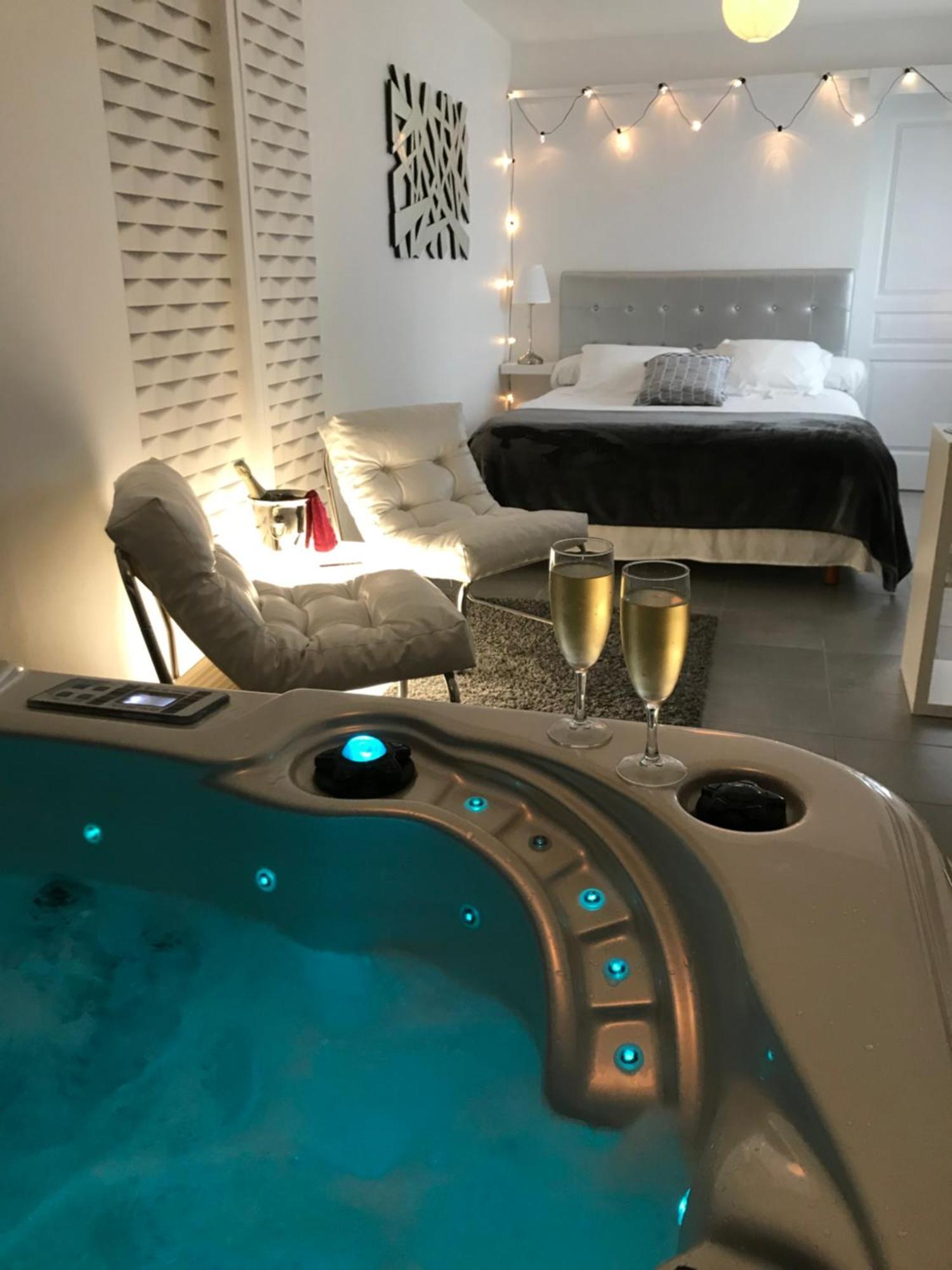 Le Relais De La Hardiesse 6Km Mont St Michel - Chambres Doubles - Suite Spa Privatif Courtils Экстерьер фото